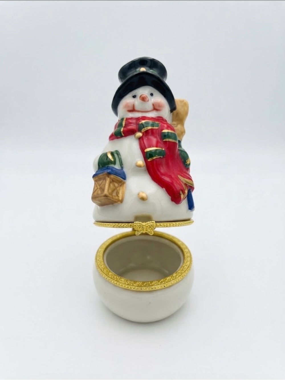 Snowman Trinket Box Limoge Measurea 5”. Hinges & closes properly and tight.